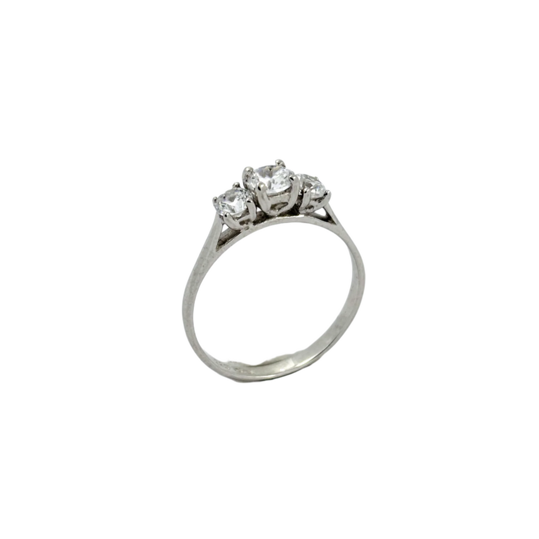 Elegant three-stone diamond ring