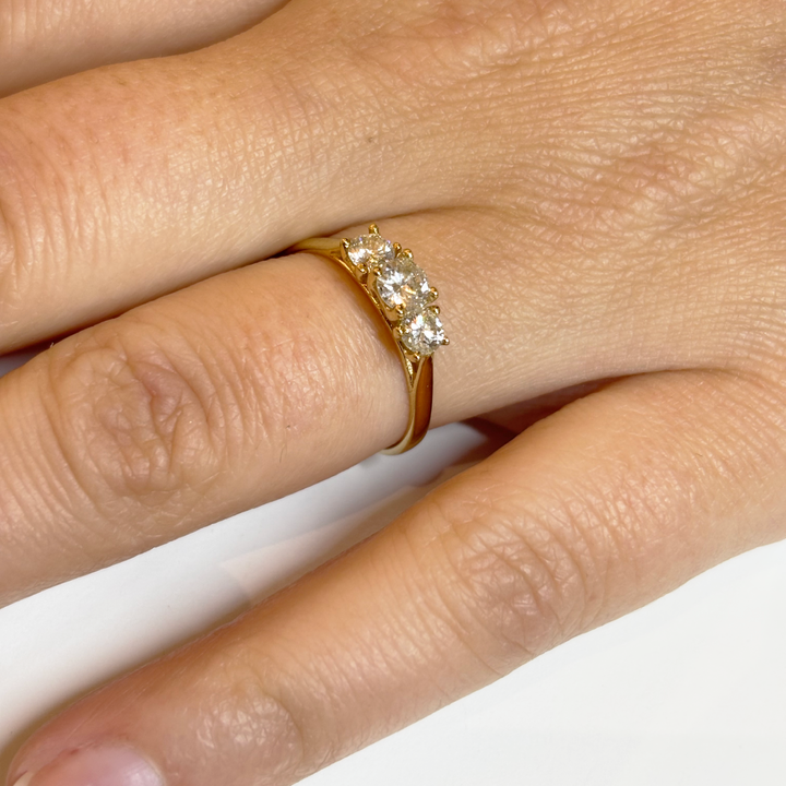 Elegant three-stone diamond ring